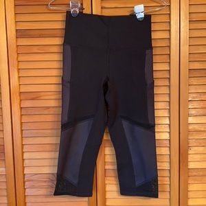 Alo Yoga Black Legging Capris